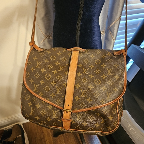 Authentic Vintage Louis Vuitton Saumur 35 Monogram Canvas Messenger Shoulder bag - Picture 5 of 16